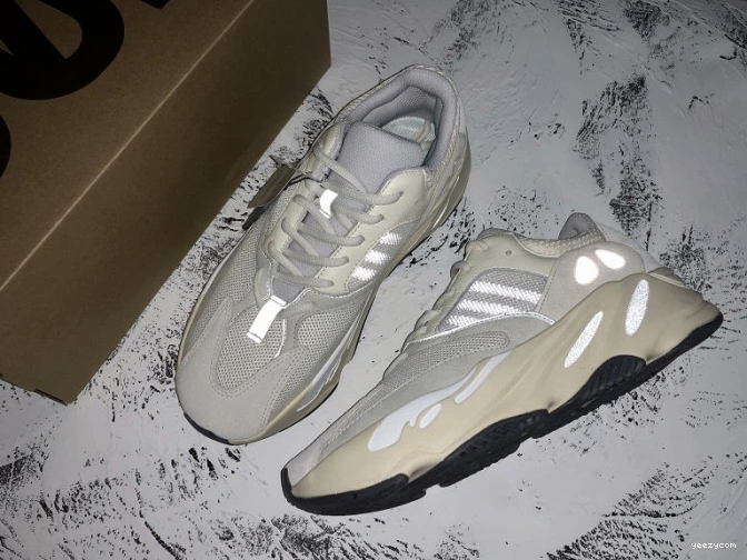 Yeezy Boost Adidas Analog 700 EG7596 0802